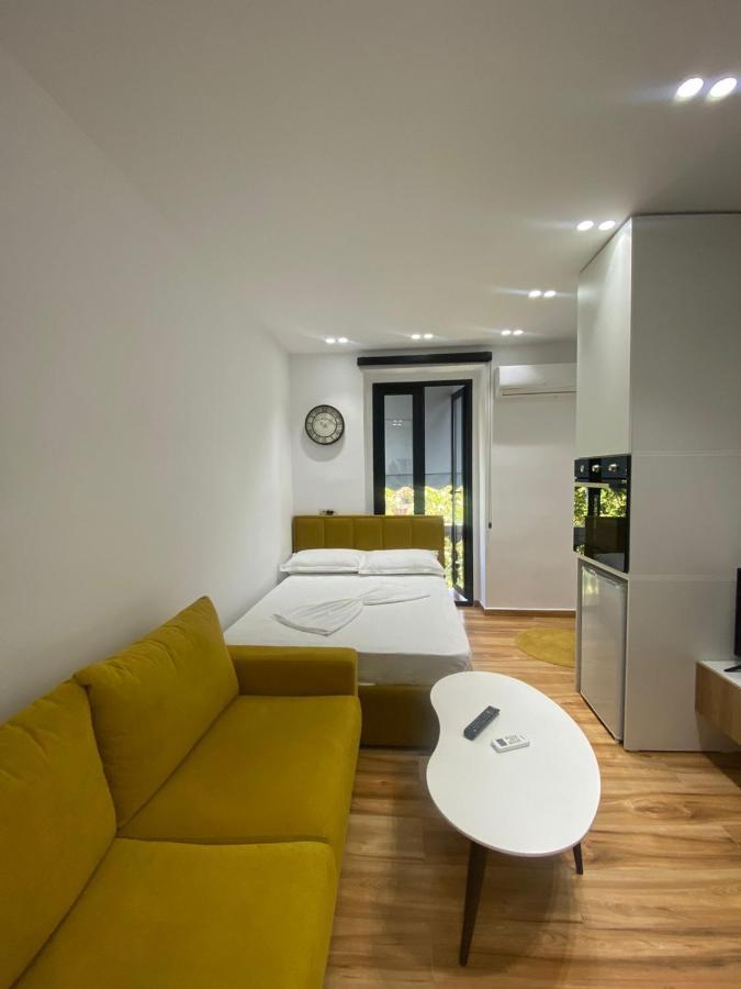 Luxury Apartment In Blloku Area Tirana Exterior foto